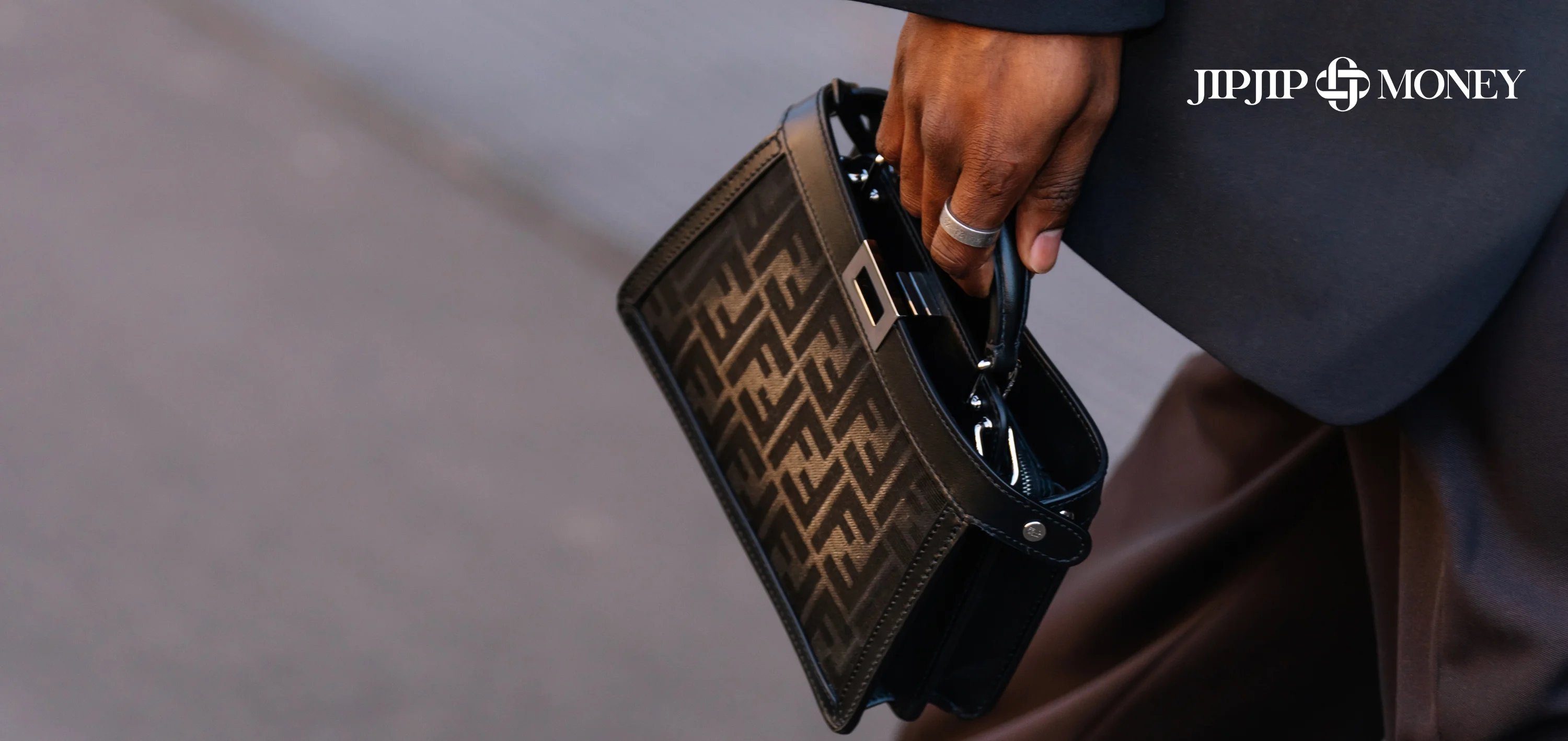 เช็กลิสต์ 15 กระเป๋าแบรนด์เนมยอดนิยม 2026 ใบไหนน่าลงทุน