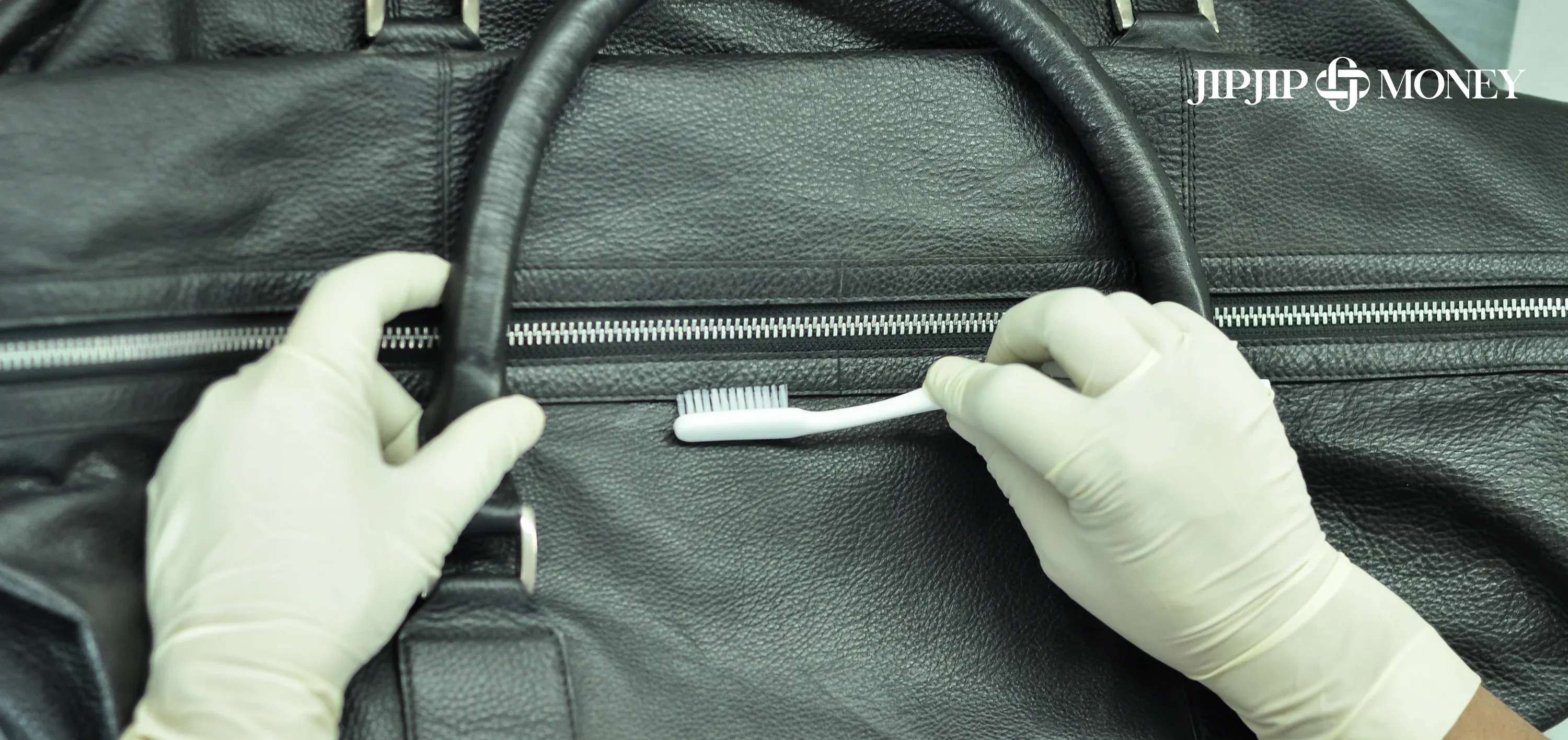 กระเป๋าหนังมีกลิ่นทำไงดี รวม 7 วิธีดับกลิ่นกระเป๋าหนัง บอกลากลิ่นอับ