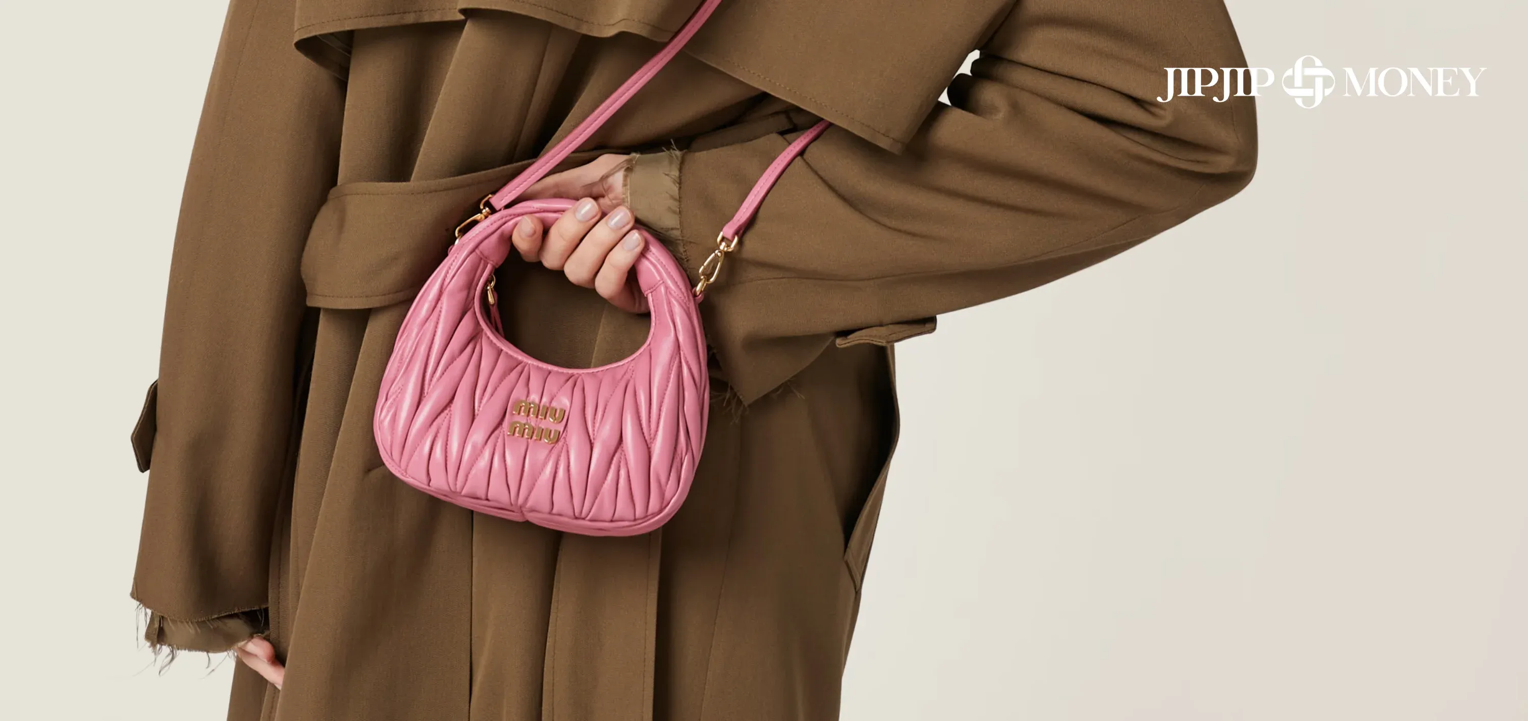 6 กระเป๋า MIU MIU รุ่นฮิต ไม่อยากตกเทรนด์ต้องมี! พร้อมวิธีดูแล